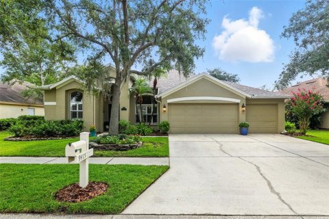 House in Tampa, Florida 3 bedrooms, 196.67 sq.m. № 1894012 - photo 1