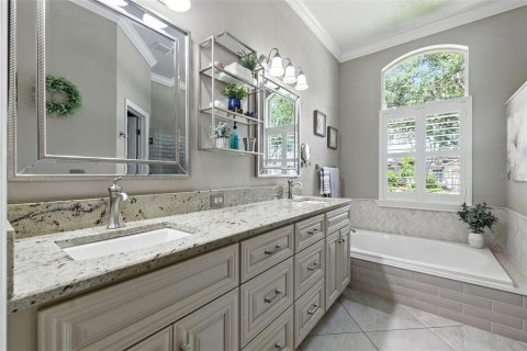 House in Tampa, Florida 3 bedrooms, 196.67 sq.m. № 1894012 - photo 19