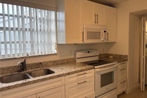 Copropriété à louer à Homestead, Floride: 2 chambres, 107.77 m2 № 1889421 - photo 3