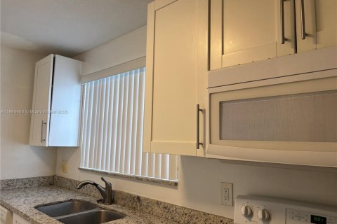 Copropriété à louer à Homestead, Floride: 2 chambres, 107.77 m2 № 1889421 - photo 4