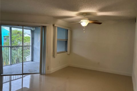 Copropriété à louer à Homestead, Floride: 2 chambres, 107.77 m2 № 1889421 - photo 11