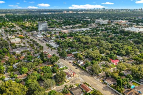 House in Miami, Florida 3 bedrooms, 158.31 sq.m. № 2021715