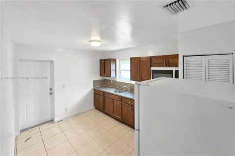 Immobilier commercial à vendre à Miami, Floride: 124.67 m2 № 1834479 - photo 12