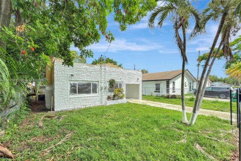 Immobilier commercial à vendre à Miami, Floride: 124.67 m2 № 1834479 - photo 1