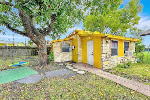 Immobilier commercial à vendre à Miami, Floride: 124.67 m2 № 1834479 - photo 16