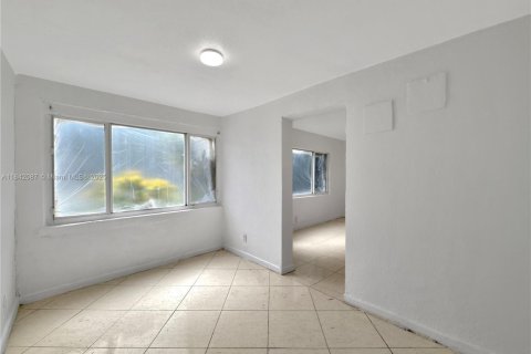 Immobilier commercial à vendre à Miami, Floride: 124.67 m2 № 1834479 - photo 5