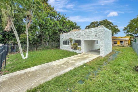 Immobilier commercial à vendre à Miami, Floride: 124.67 m2 № 1834479 - photo 2
