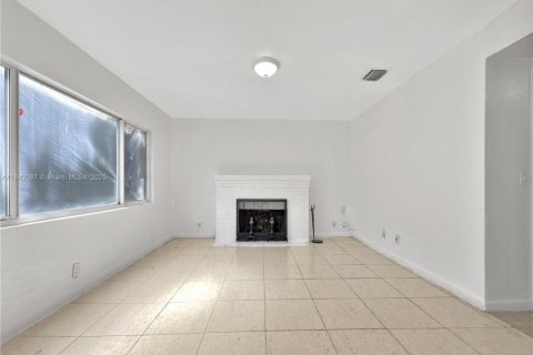 Immobilier commercial à vendre à Miami, Floride: 124.67 m2 № 1834479 - photo 6
