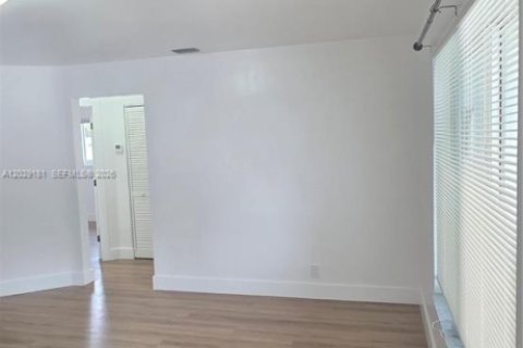 Villa ou maison à louer à Fort Lauderdale, Floride: 3 chambres, 127.18 m2 № 2084829 - photo 3