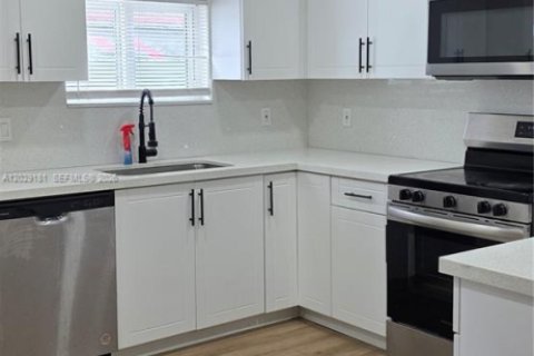 Villa ou maison à louer à Fort Lauderdale, Floride: 3 chambres, 127.18 m2 № 2084829 - photo 7