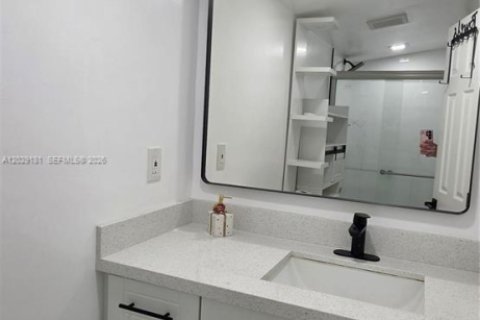 Villa ou maison à louer à Fort Lauderdale, Floride: 3 chambres, 127.18 m2 № 2084829 - photo 15