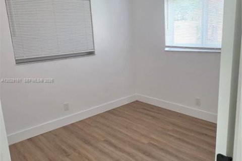 Villa ou maison à louer à Fort Lauderdale, Floride: 3 chambres, 127.18 m2 № 2084829 - photo 12