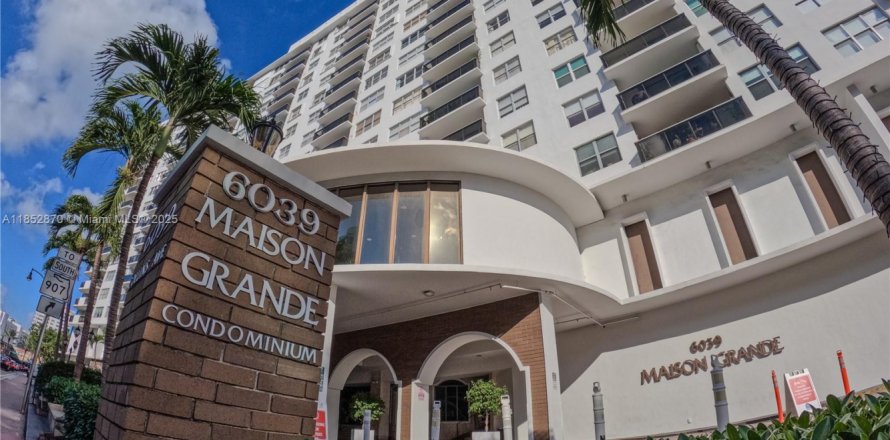 Condominio en Miami Beach, Florida, 2 dormitorios  № 1874951
