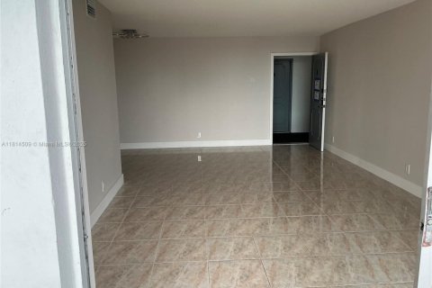 Copropriété à louer à Hallandale Beach, Floride: 1 chambre, 85.47 m2 № 1768245 - photo 14
