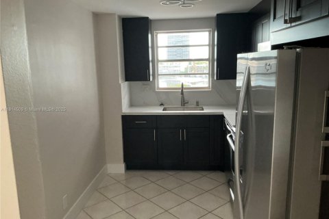 Copropriété à louer à Hallandale Beach, Floride: 1 chambre, 85.47 m2 № 1768245 - photo 2