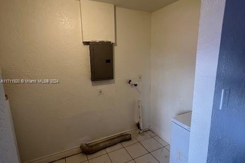 House in Miami, Florida 4 bedrooms, 121.52 sq.m. № 1865374 - photo 15