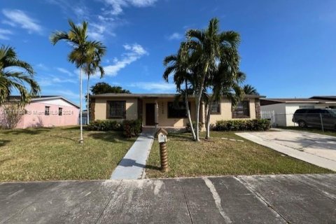 House in Miami, Florida 4 bedrooms, 121.52 sq.m. № 1865374 - photo 3