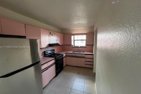 House in Miami, Florida 4 bedrooms, 121.52 sq.m. № 1865374 - photo 14