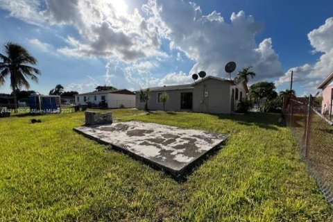 House in Miami, Florida 4 bedrooms, 121.52 sq.m. № 1865374 - photo 17