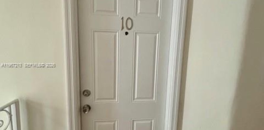 Студия в кондо в Майами-Бич, Флорида № 2028486