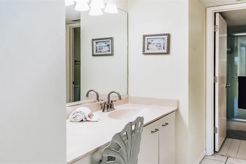 Copropriété à louer à Sarasota, Floride: 2 chambres, 118.91 m2 № 2298791 - photo 13