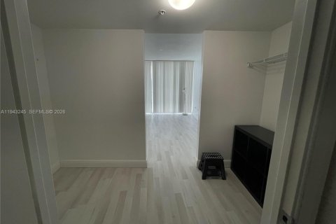 Copropriété à louer à Miami, Floride: 1 chambre, 76.27 m2 № 1999555 - photo 23