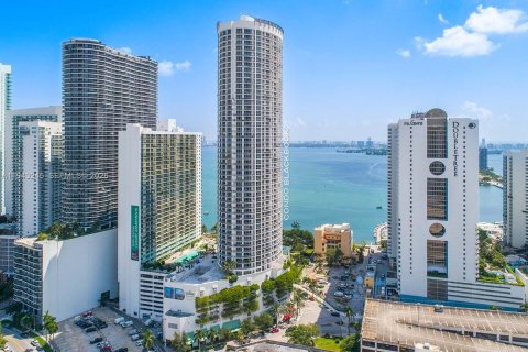 Copropriété à louer à Miami, Floride: 1 chambre, 76.27 m2 № 1999555 - photo 2