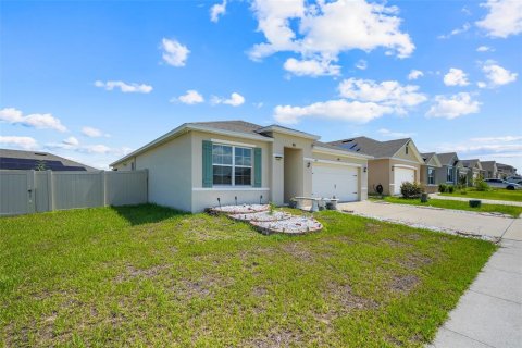 House in Haines City, Florida 3 bedrooms, 160.26 sq.m. № 2195935 - photo 3