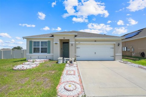 House in Haines City, Florida 3 bedrooms, 160.26 sq.m. № 2195935