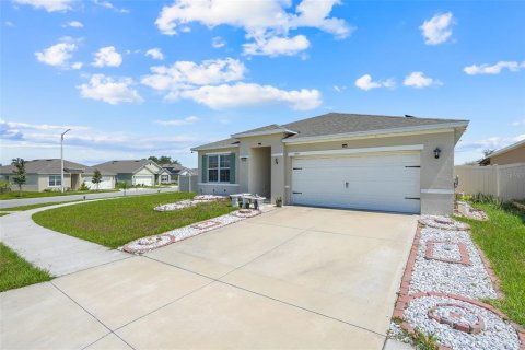 House in Haines City, Florida 3 bedrooms, 160.26 sq.m. № 2195935 - photo 2