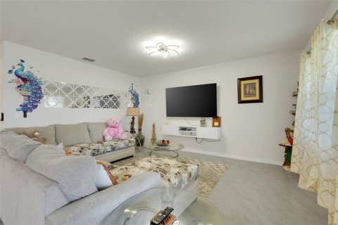 House in Haines City, Florida 3 bedrooms, 160.26 sq.m. № 2195935 - photo 7