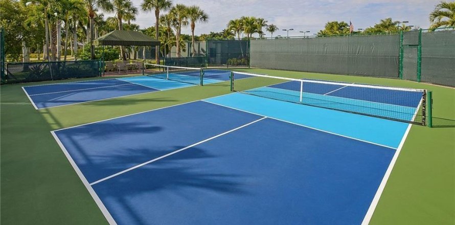 House in Boca Raton, Florida 5 bedrooms, 584.63 sq.m. № 1223546