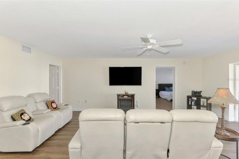 Condo in Punta Gorda, Florida, 3 bedrooms  № 2166665 - photo 10
