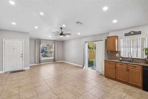 Villa ou maison à vendre à Apopka, Floride: 3 chambres, 110.18 m2 № 2312450 - photo 2