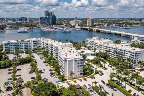 Condo in Palm Beach, Florida, 2 bedrooms  № 1135033 - photo 1