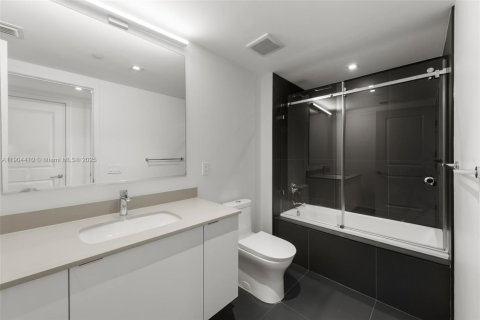 Condo in Miami, Florida, 2 bedrooms  № 2062373 - photo 9