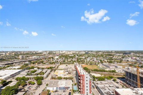 Condo in Miami, Florida, 2 bedrooms  № 2062373 - photo 16