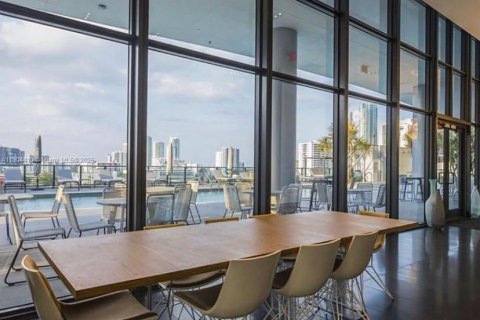Condo in Miami, Florida, 2 bedrooms  № 2062373 - photo 30