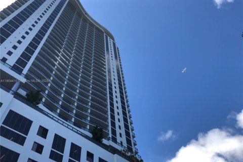 Condo in Miami, Florida, 2 bedrooms  № 2062373 - photo 17