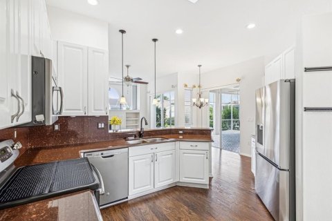 House in Hudson, Florida 3 bedrooms, 178.09 sq.m. № 1769789 - photo 4