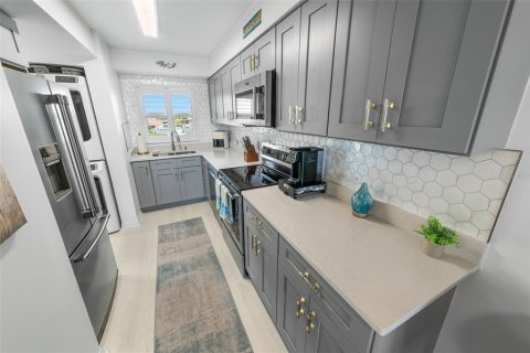 Condo in Ormond-by-the-Sea, Florida, 2 bedrooms № 2386621 - photo 8