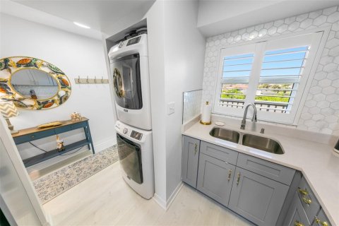 Condo in Ormond-by-the-Sea, Florida, 2 bedrooms № 2386621 - photo 9