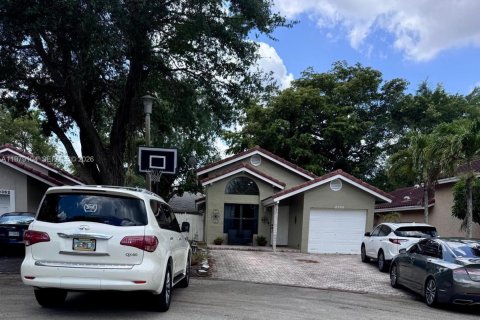 Casa en Coral Springs, Florida 3 dormitorios, 129.13 m2 № 2044621