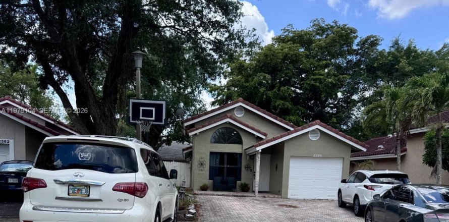 Casa en Coral Springs, Florida 3 dormitorios, 129.13 m2 № 2044621