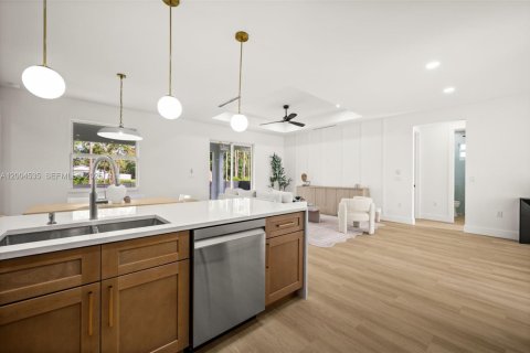 House in Lehigh Acres, Florida 3 bedrooms, 142.7 sq.m. № 2068622 - photo 14