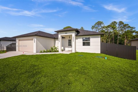 House in Lehigh Acres, Florida 3 bedrooms, 142.7 sq.m. № 2068622 - photo 3