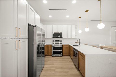 House in Lehigh Acres, Florida 3 bedrooms, 142.7 sq.m. № 2068622 - photo 15