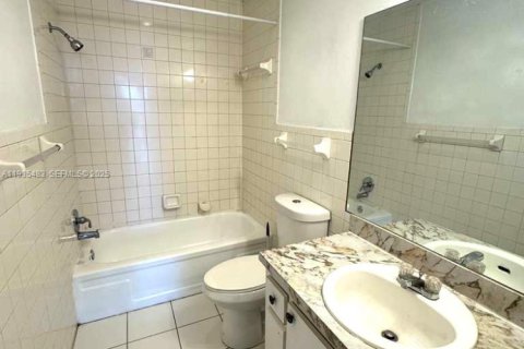 Condominio en alquiler en Lauderhill, Florida, 1 dormitorio, 74.32 m2 № 1993689 - foto 6