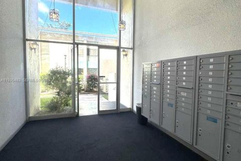 Condominio en alquiler en Lauderhill, Florida, 1 dormitorio, 74.32 m2 № 1993689 - foto 12