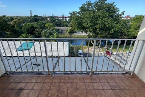 Condominio en alquiler en Lauderhill, Florida, 1 dormitorio, 74.32 m2 № 1993689 - foto 10